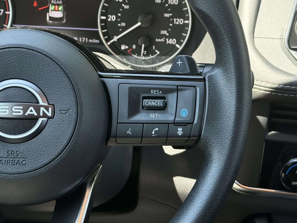 Used 2023 Nissan Rogue SV AWD/4WD image 12