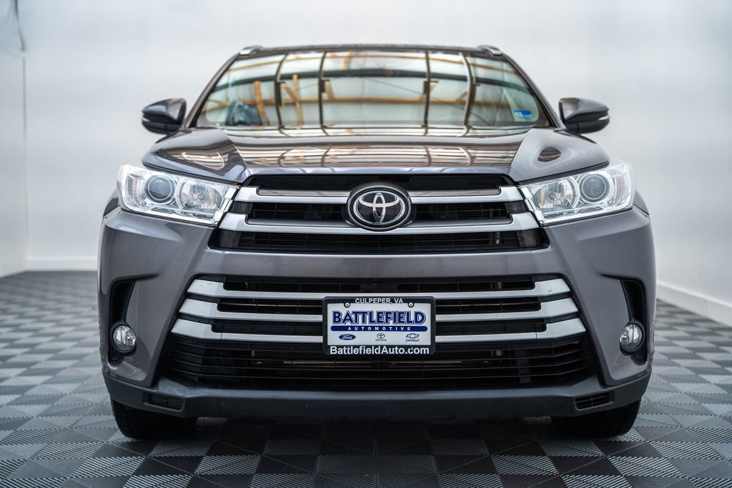 Used 2019 Toyota Highlander XLE AWD/4WD image 2