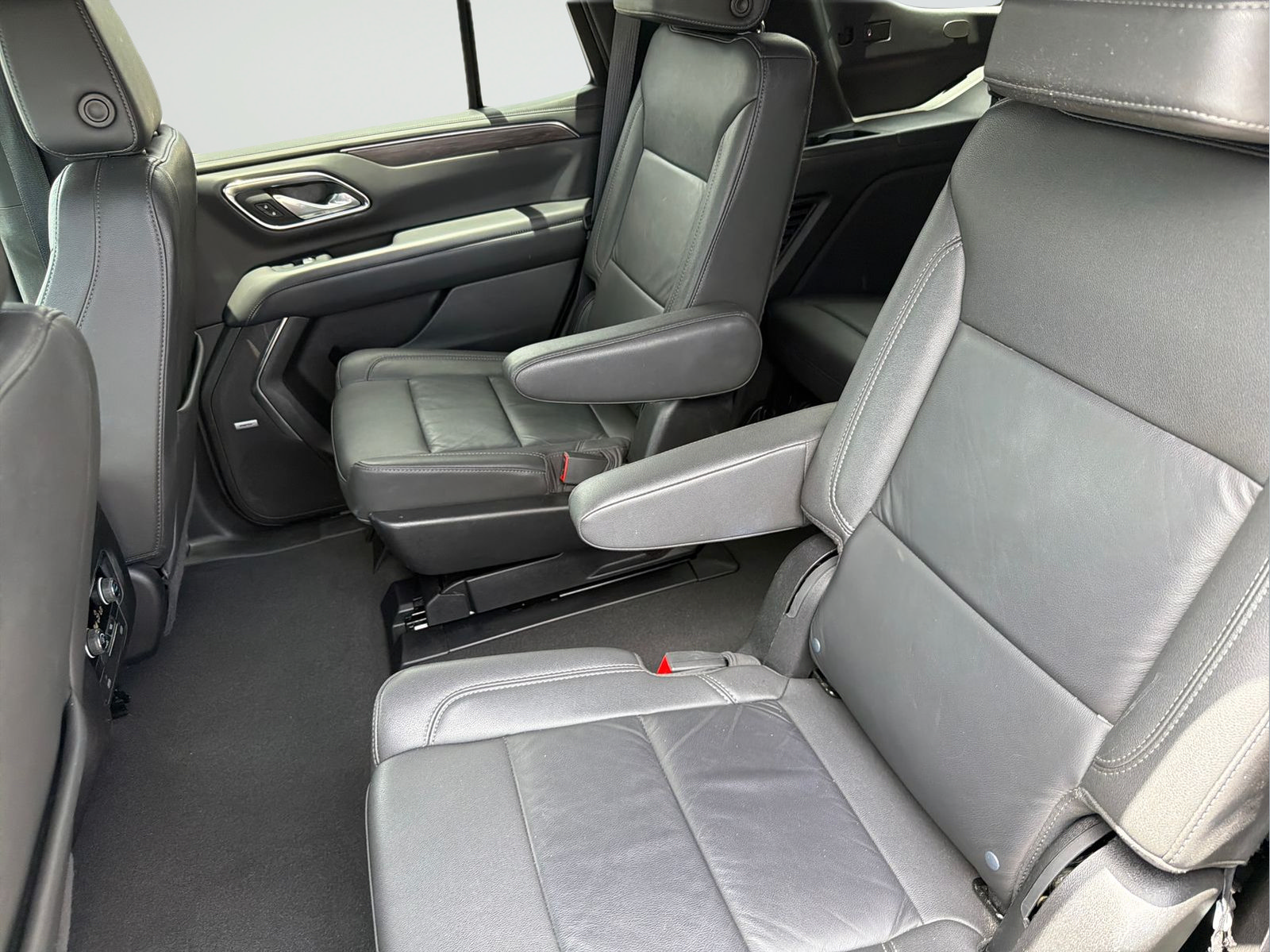 Used 2024 Chevrolet Tahoe LT AWD/4WD image 32