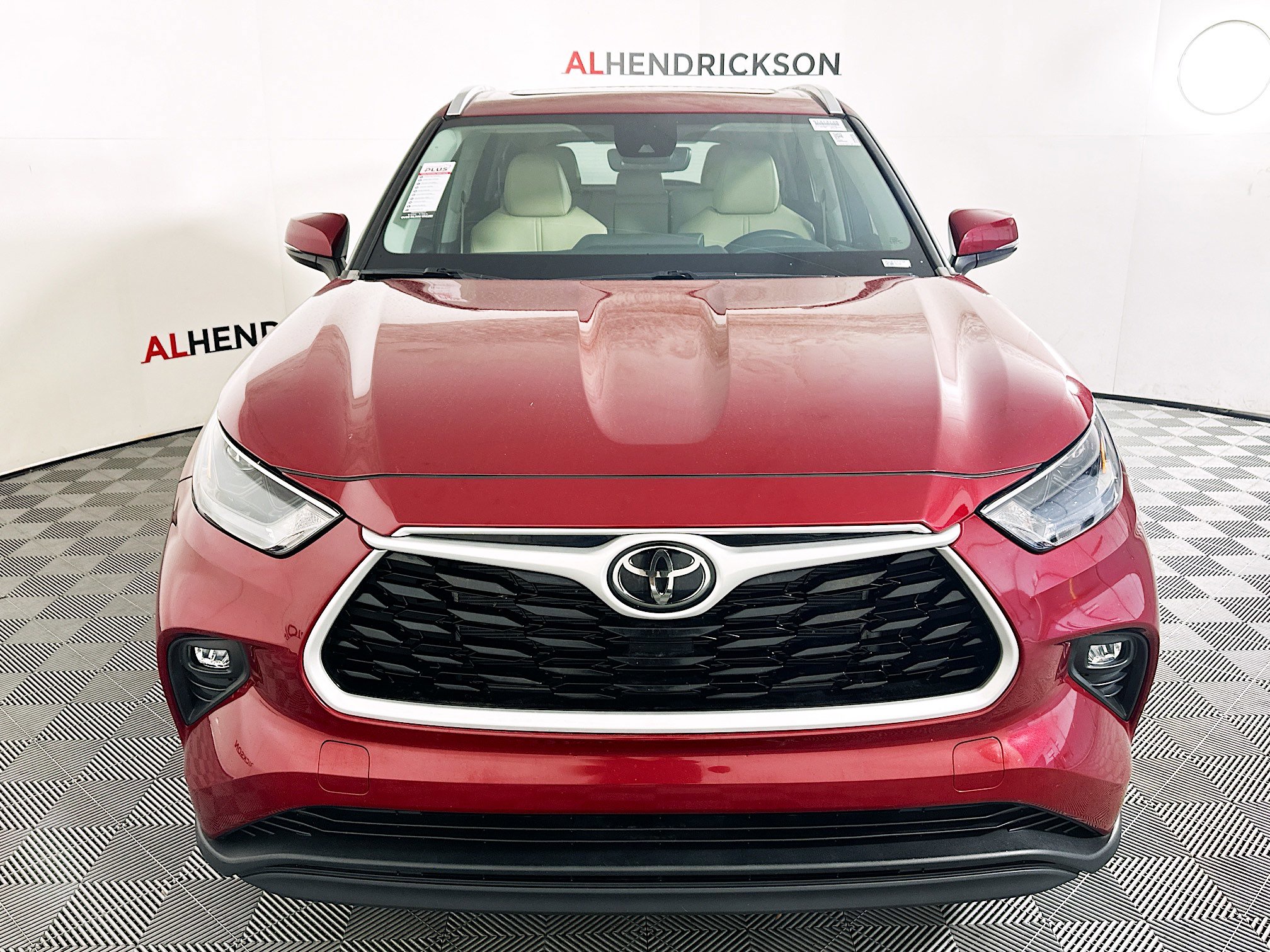 Used 2023 Toyota Highlander XLE image 8