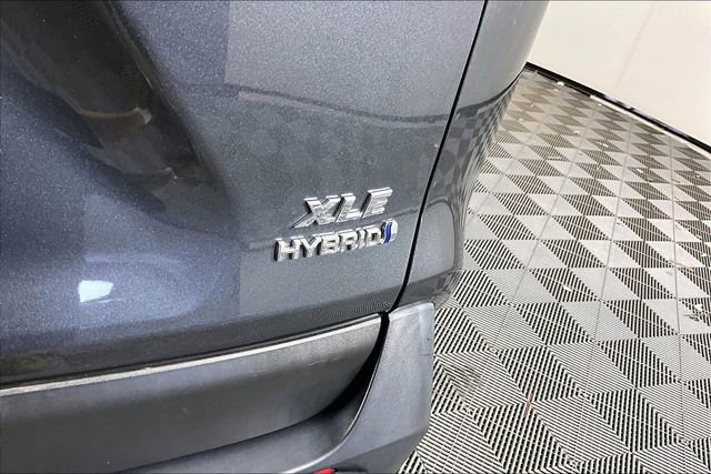 Used 2022 Toyota RAV4 XLE Premium image 23