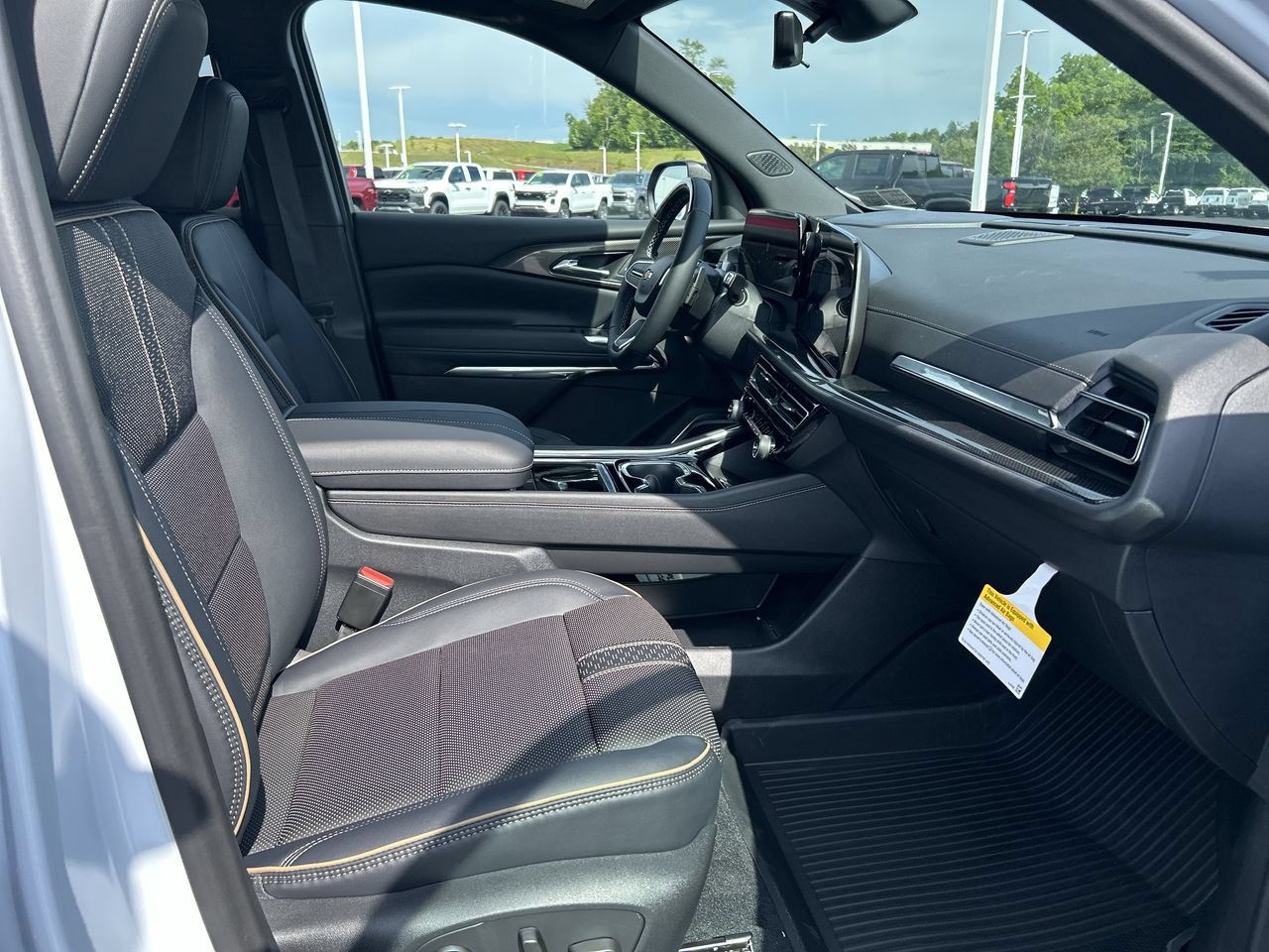 New 2026 Chevrolet Traverse High Country w/ LPO, Floor Liner Package AWD/4WD image 14