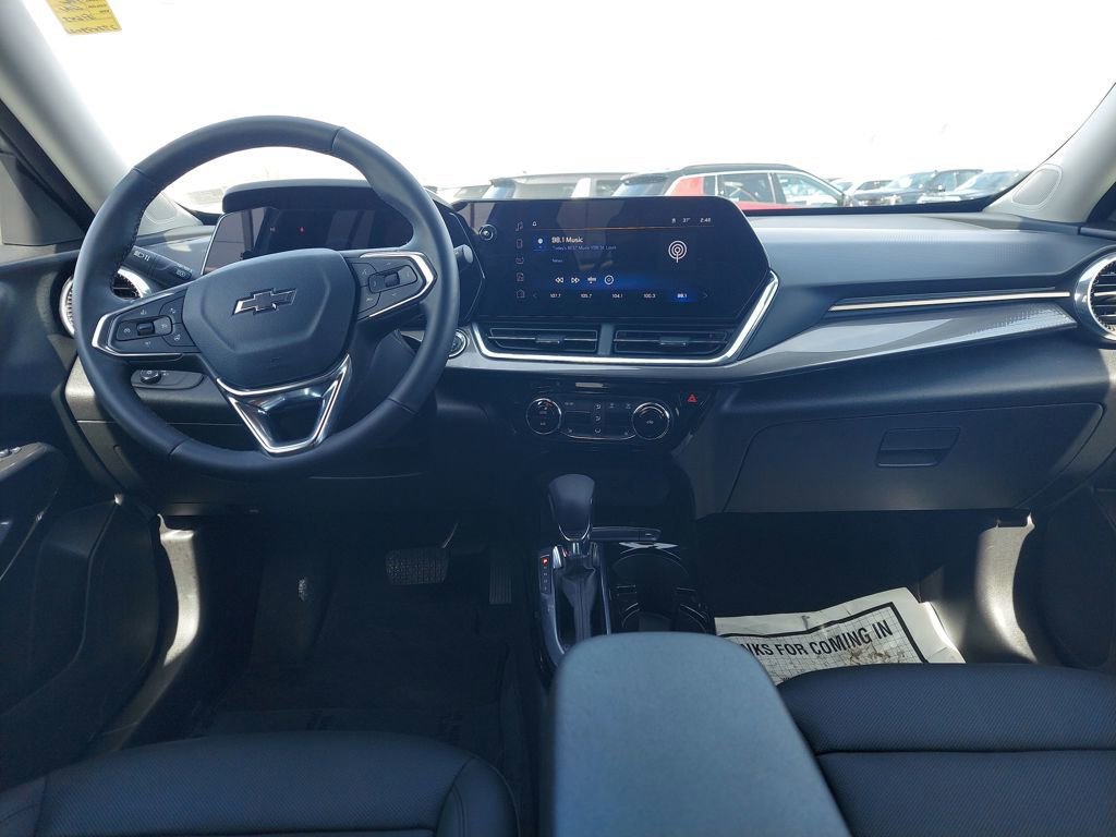 Used 2025 Chevrolet Trax ACTIV w/ Driver Confidence Package image 14
