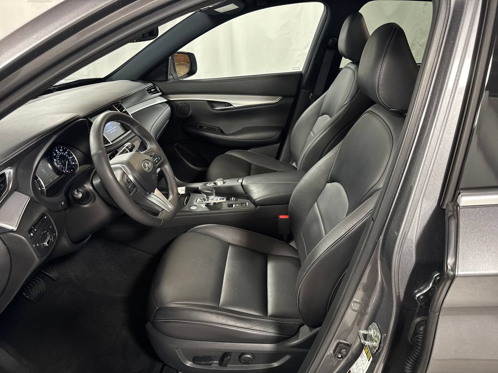 Used 2021 INFINITI QX50 Luxe w/ Appearance Package AWD/4WD image 3