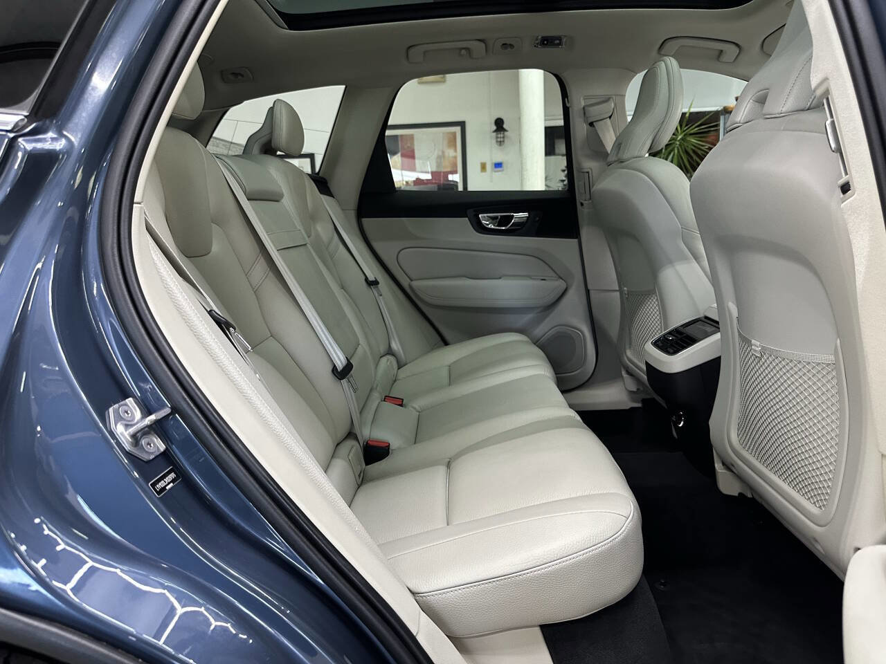 Used 2019 Volvo XC60 T5 Inscription w/ Protection Package Premier image 15