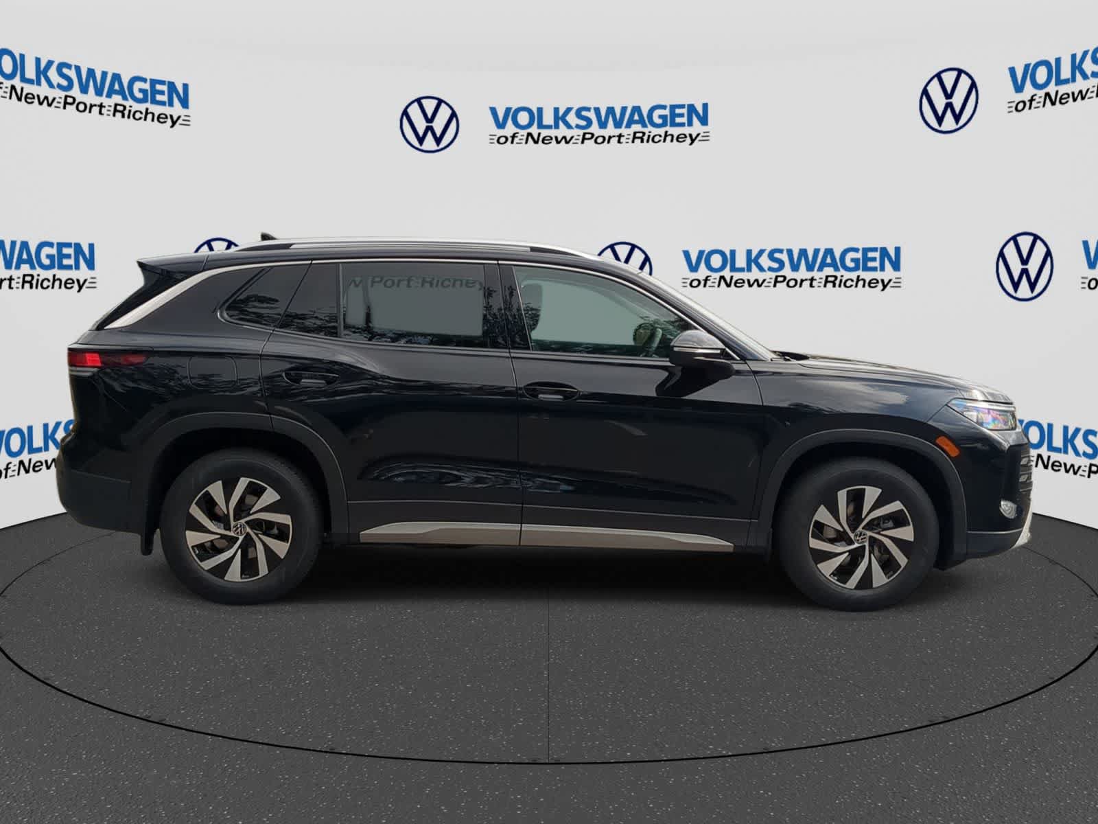 New 2025 Volkswagen Tiguan S FWD image 9