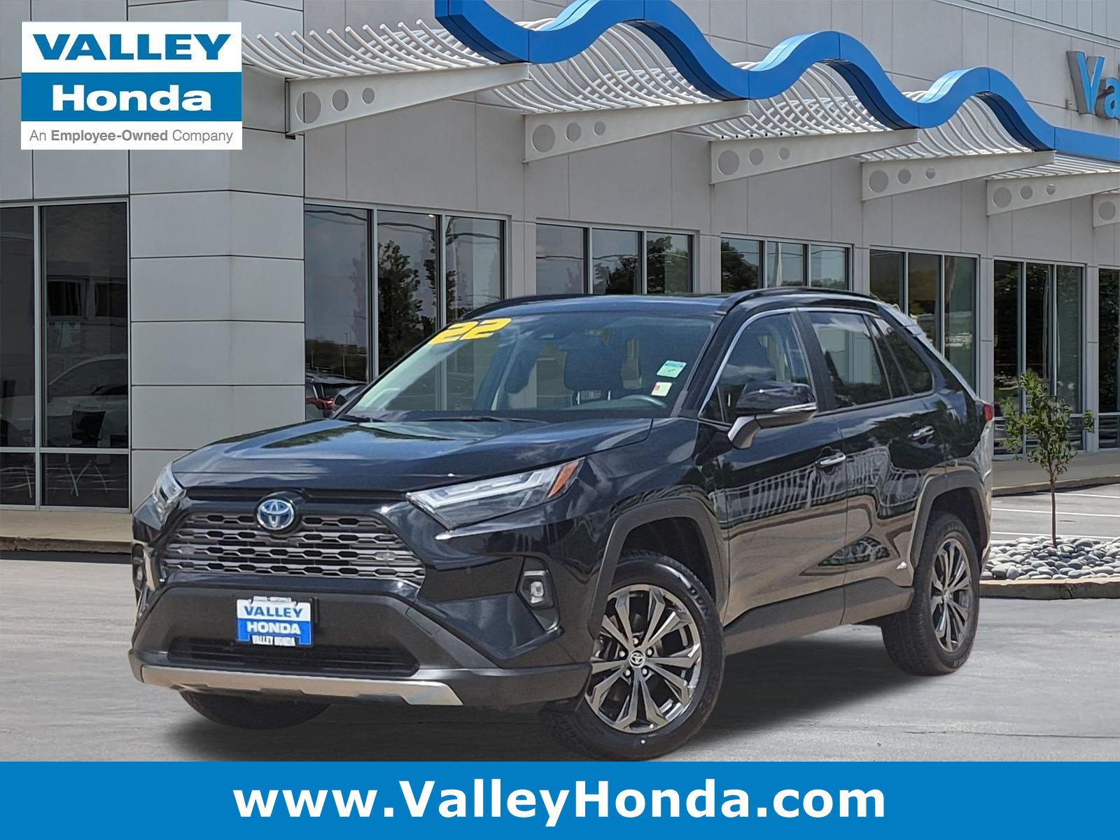 Used 2022 Toyota RAV4 Limited w/ Limited Grade Weather Package AWD/4WD image 1