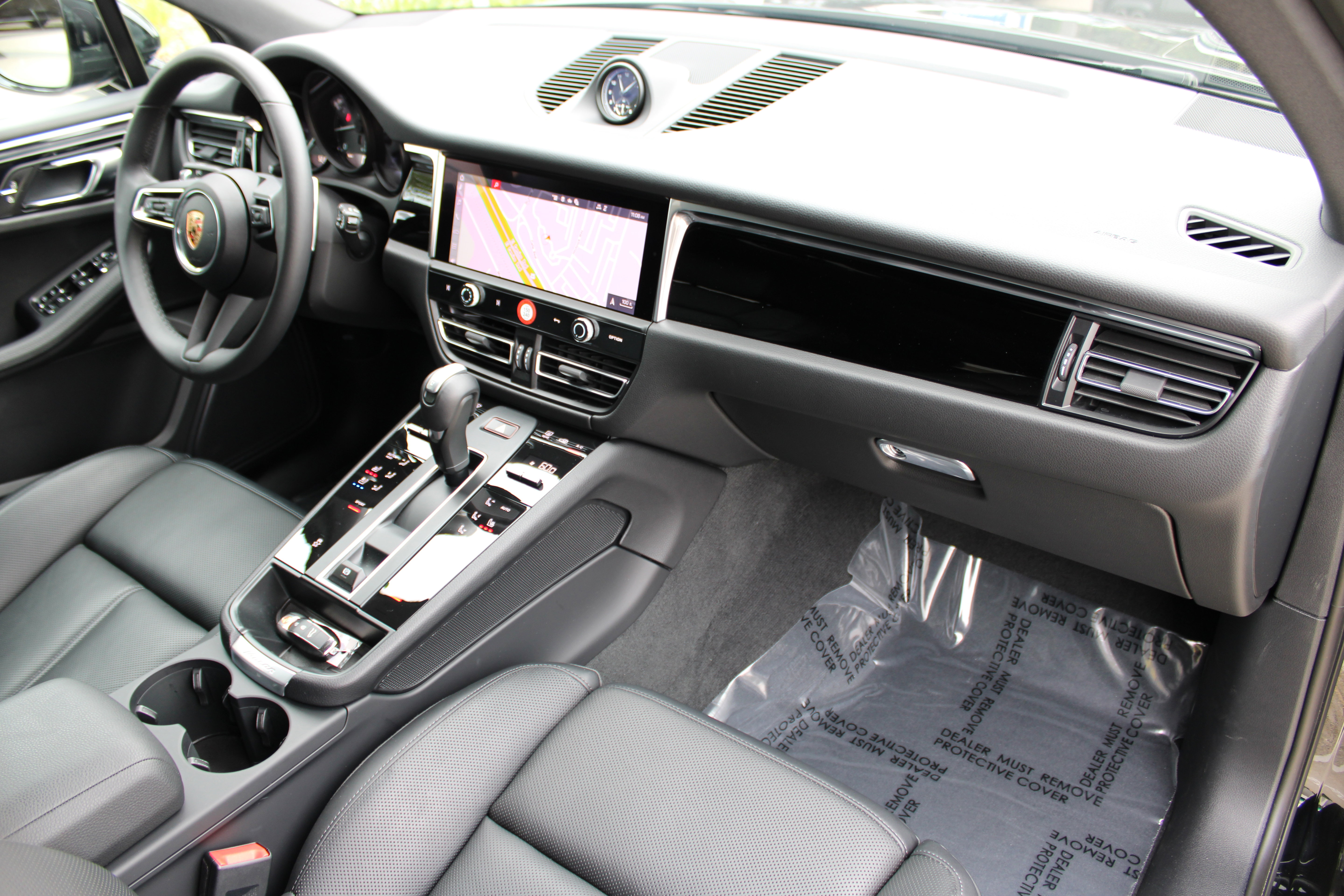 Certified 2026 Porsche Macan AWD/4WD image 33