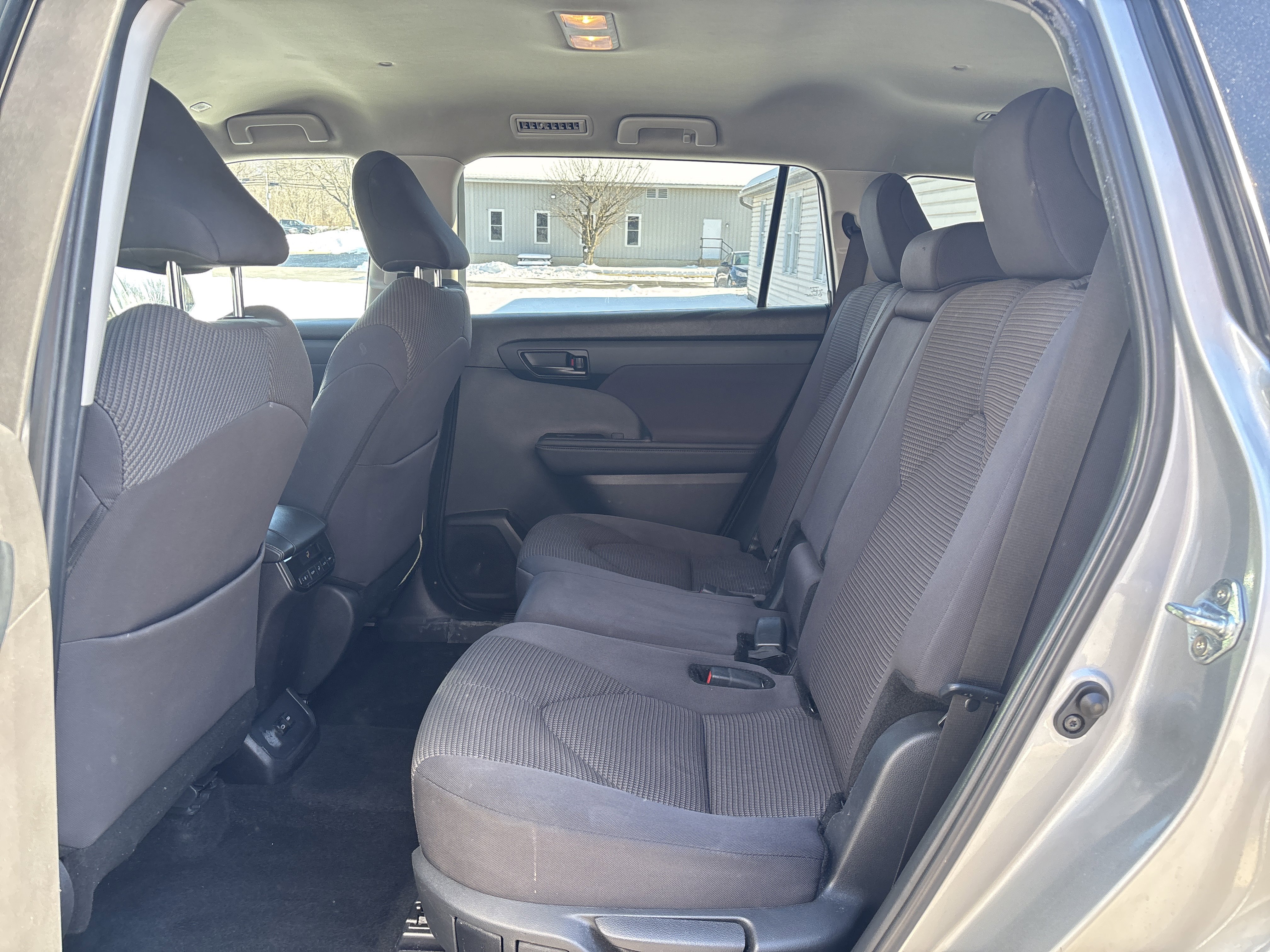 Used 2024 Toyota Highlander LE image 14