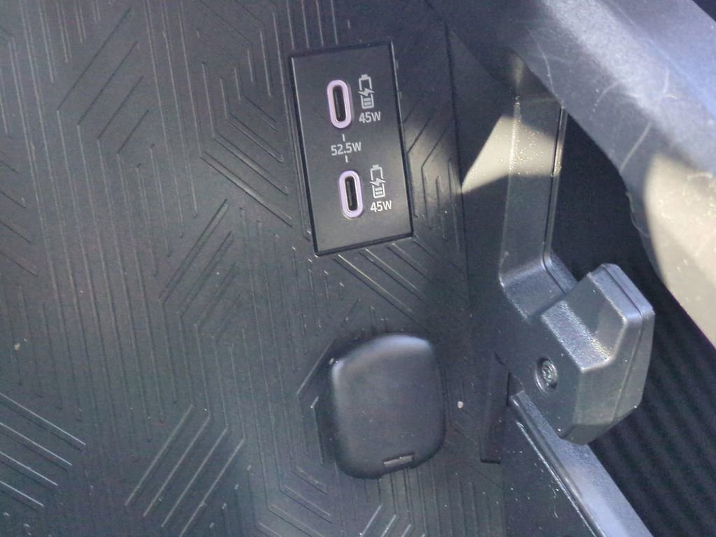 Certified 2025 Toyota Tacoma SR5 image 21