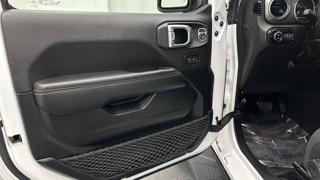 Used 2021 Jeep Gladiator Overland image 17