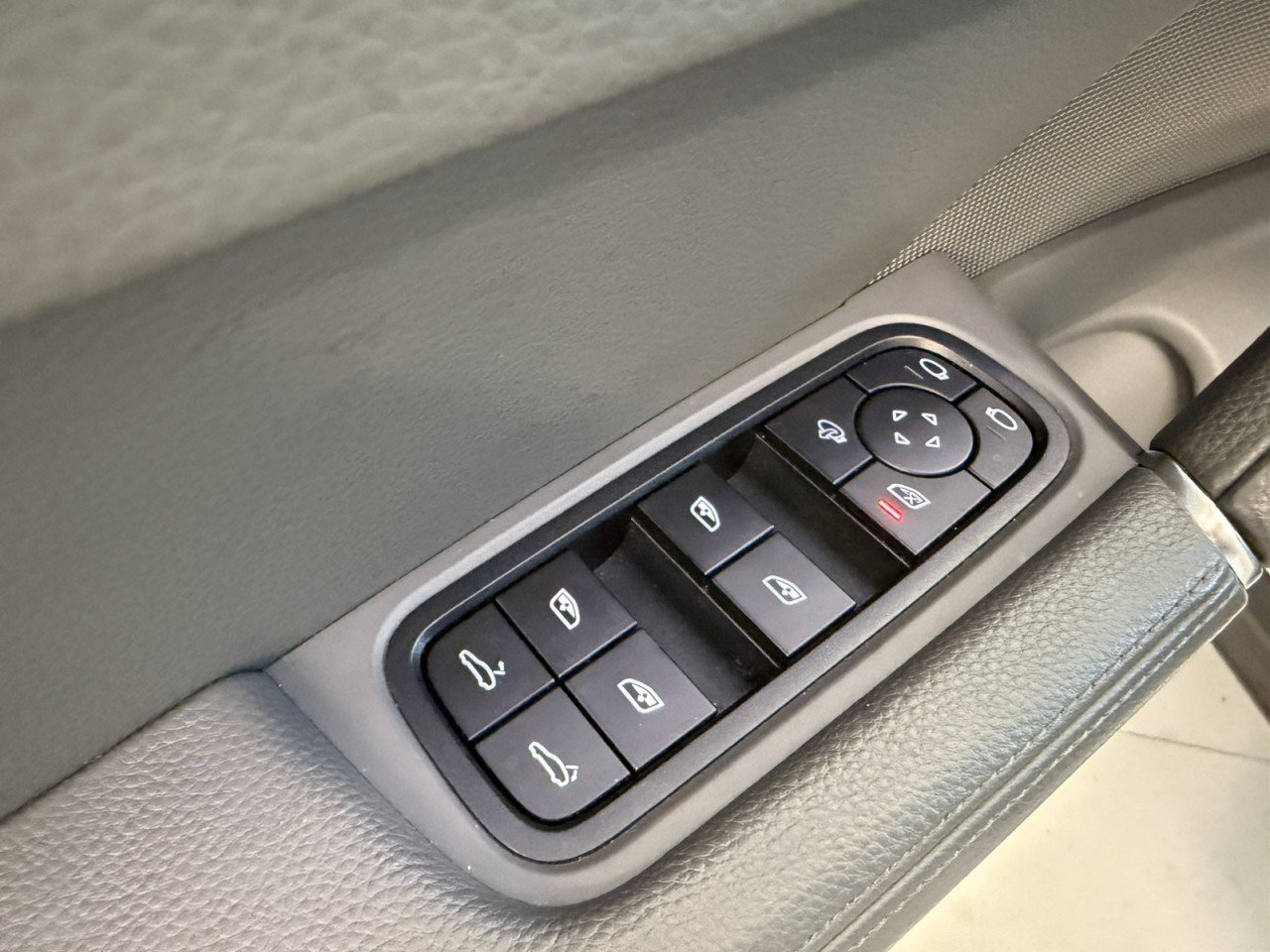 Used 2023 Porsche Cayenne Platinum Edition AWD/4WD image 33