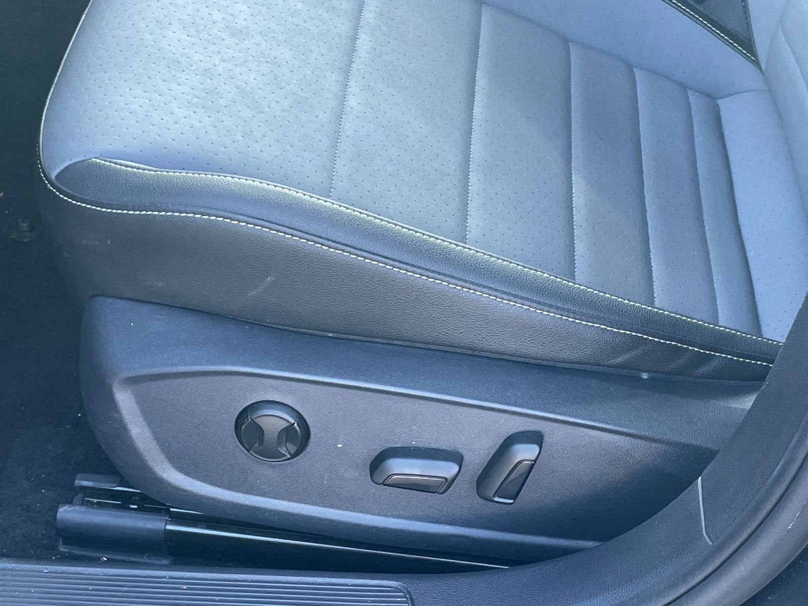 Used 2025 Volkswagen Jetta SE image 22