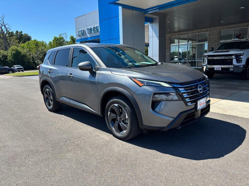 Used 2024 Nissan Rogue SV image 2