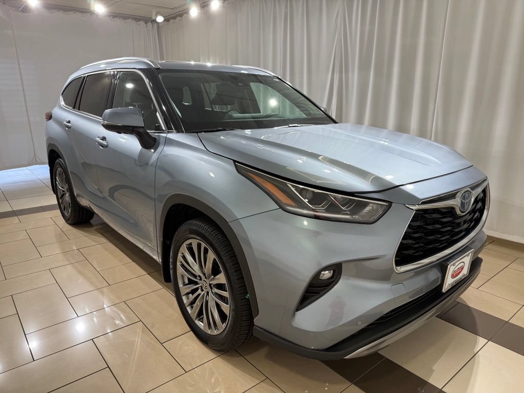 Certified 2024 Toyota Highlander Platinum AWD/4WD image 7