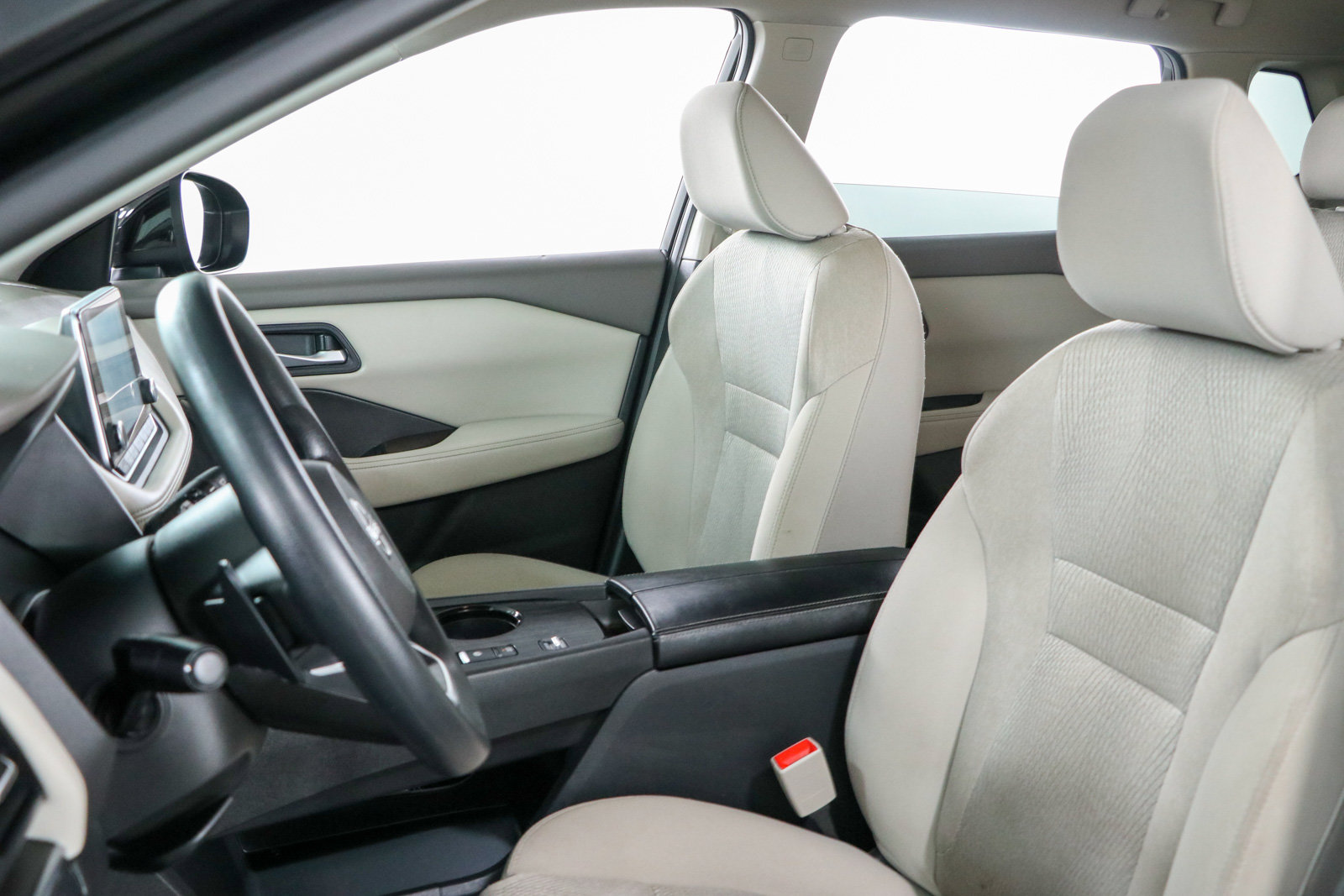 Used 2024 Nissan Rogue SV FWD image 23