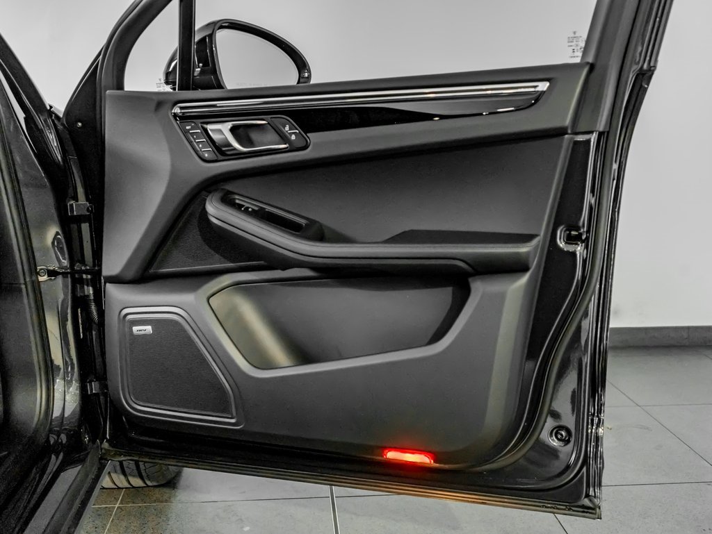 New 2026 Porsche Macan image 27