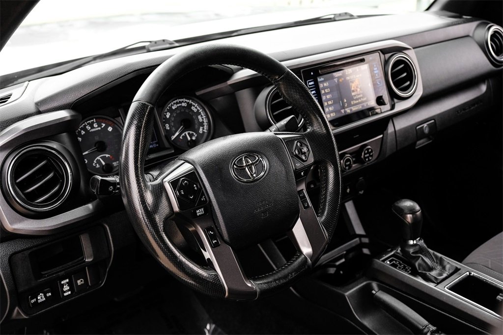 Used 2019 Toyota Tacoma TRD Off-Road image 12