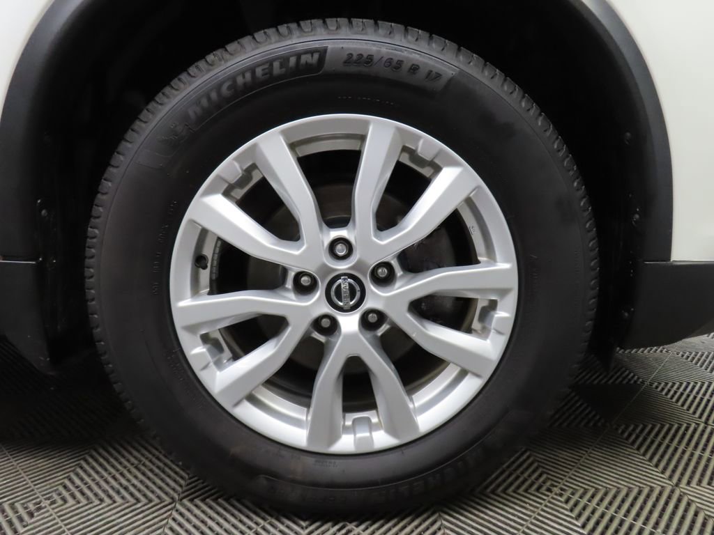 Used 2017 Nissan Rogue SV AWD/4WD image 7
