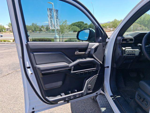 Certified 2025 Toyota 4Runner Limited AWD/4WD image 3