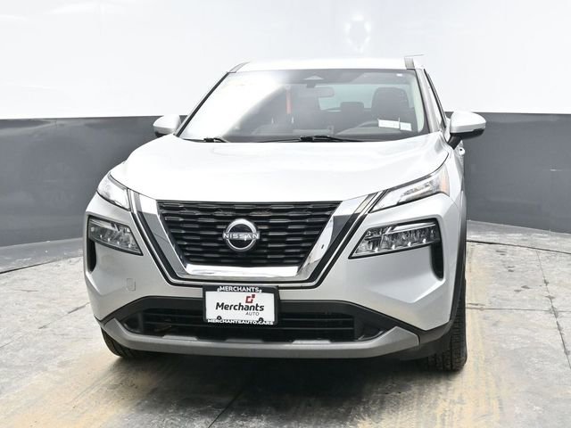 Used 2023 Nissan Rogue SV image 2