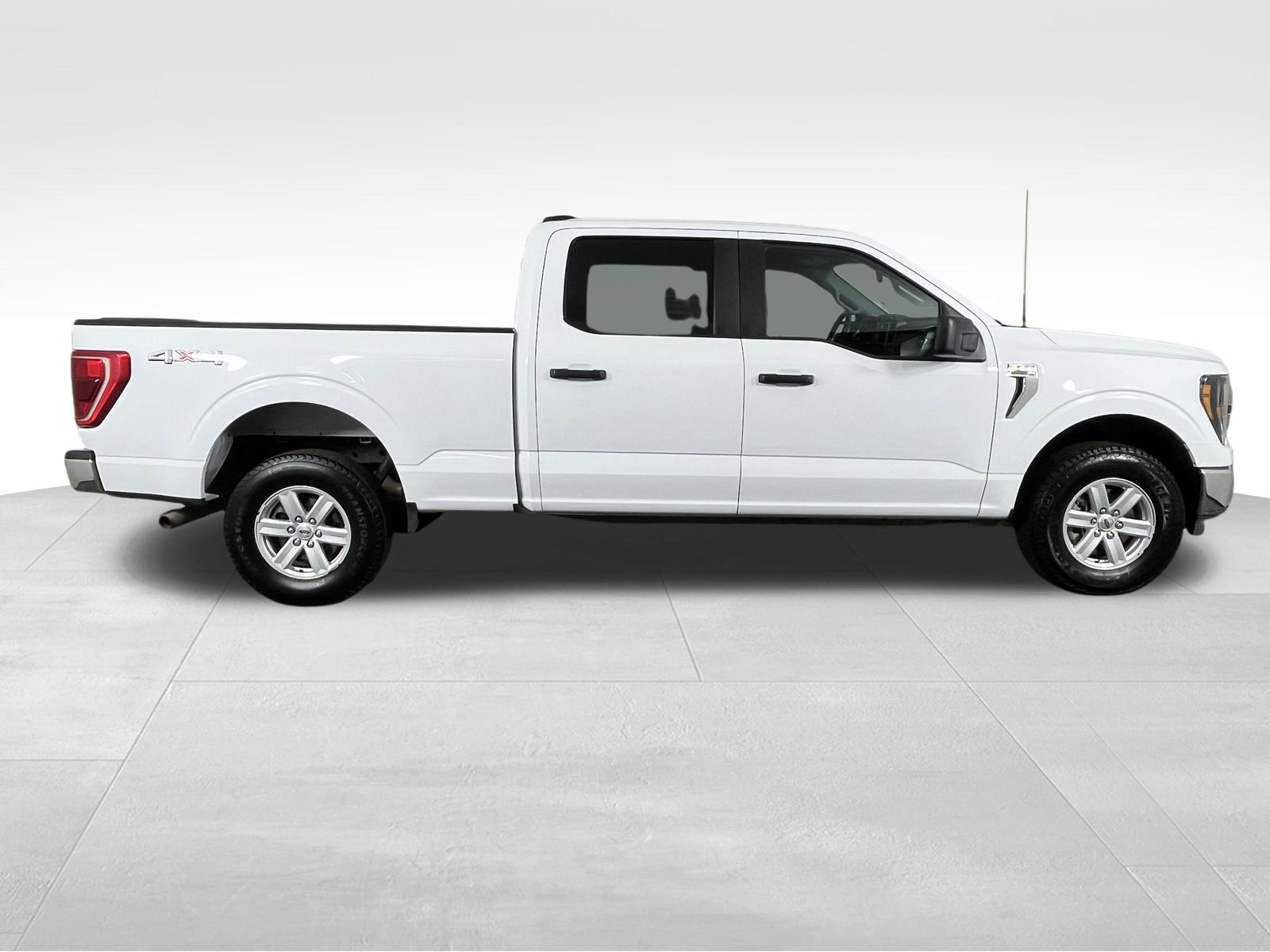 Used 2023 Ford F150 XLT w/ Trailer Tow Package image 5