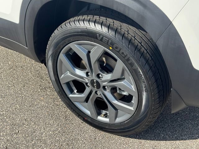Certified 2025 Kia Seltos LX AWD/4WD image 8