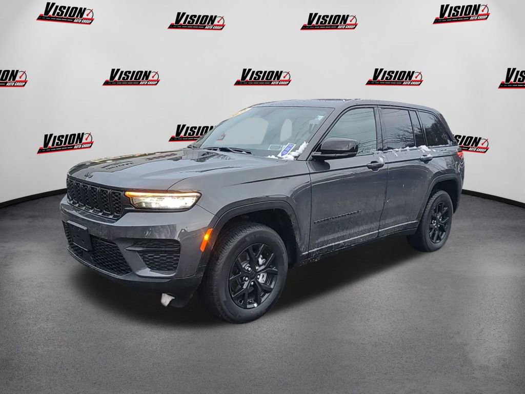 Used 2025 Jeep Grand Cherokee Altitude