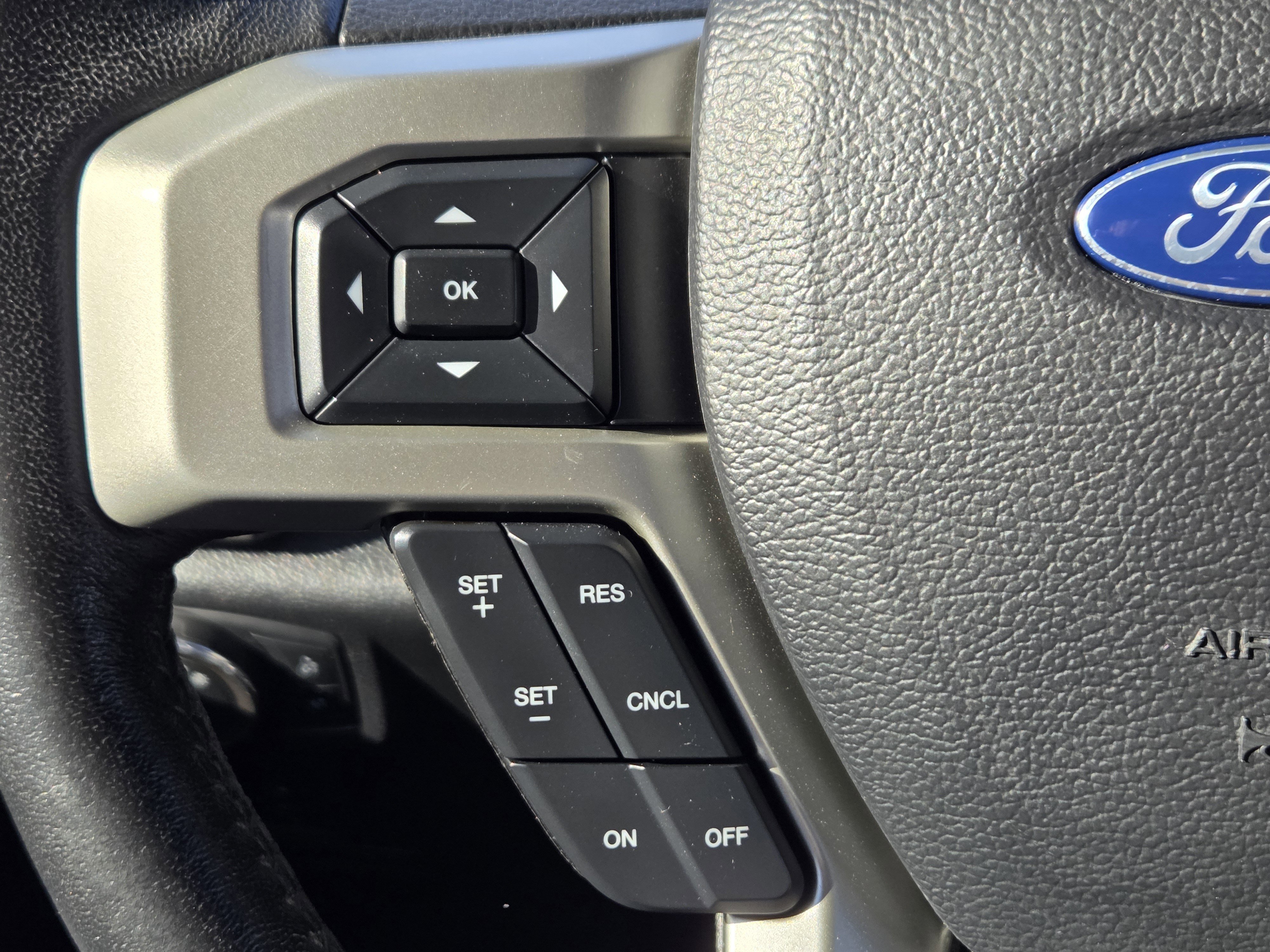 Used 2020 Ford F350 Lariat w/ Chrome Package image 17