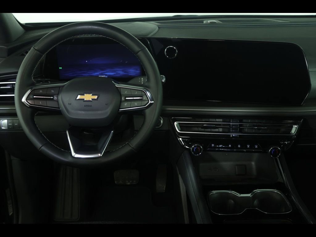 Used 2025 Chevrolet Traverse LT image 16