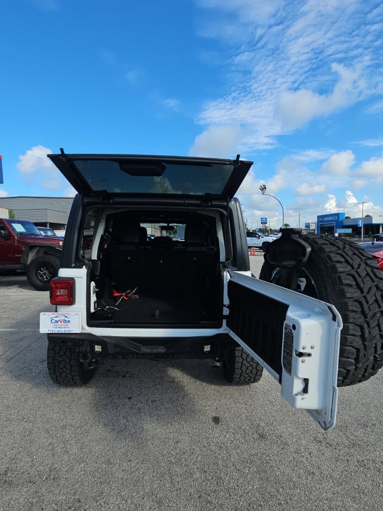 Used 2018 Jeep Wrangler Unlimited Sahara AWD/4WD image 26