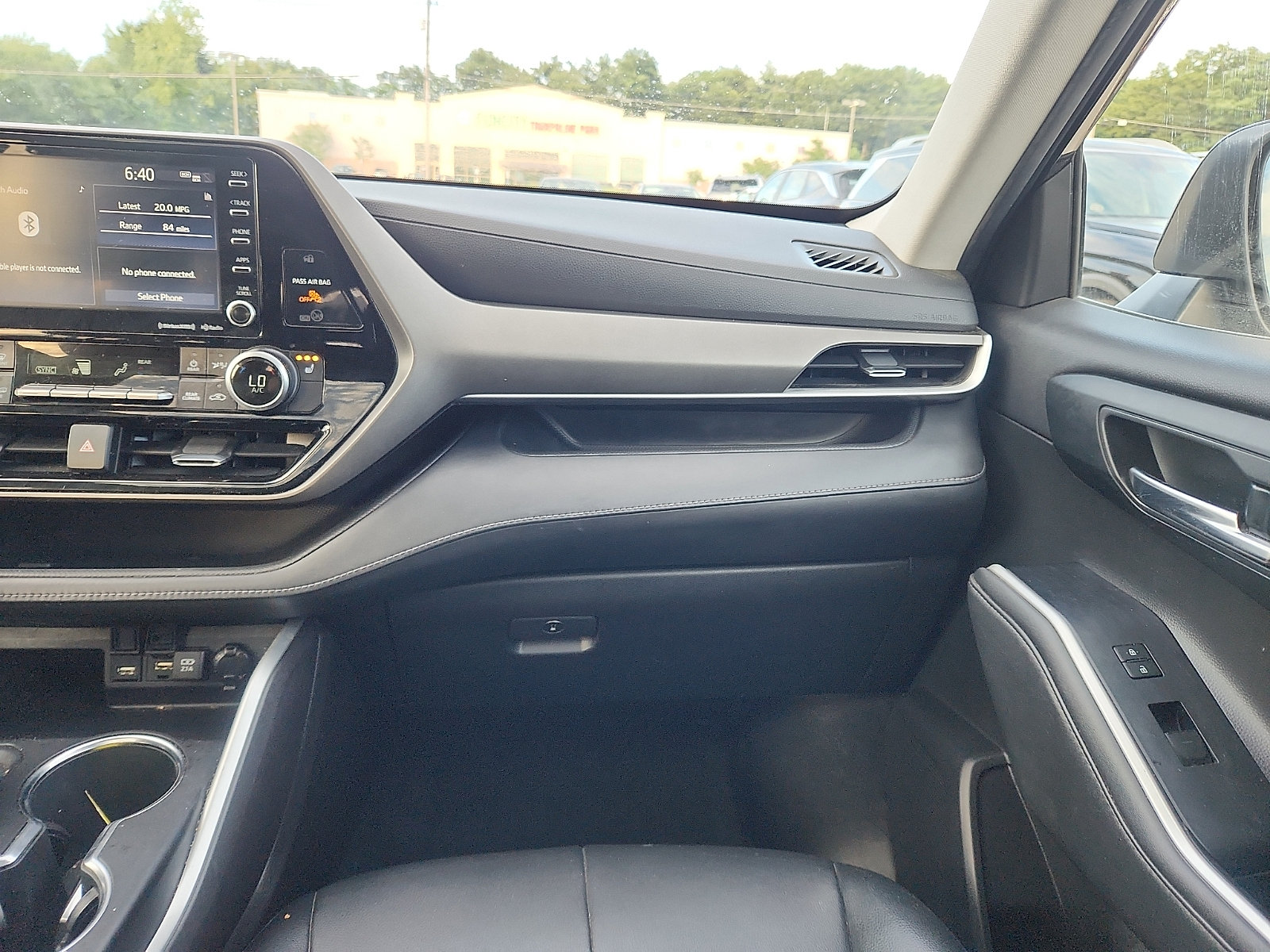 Used 2021 Toyota Highlander XLE AWD/4WD image 10