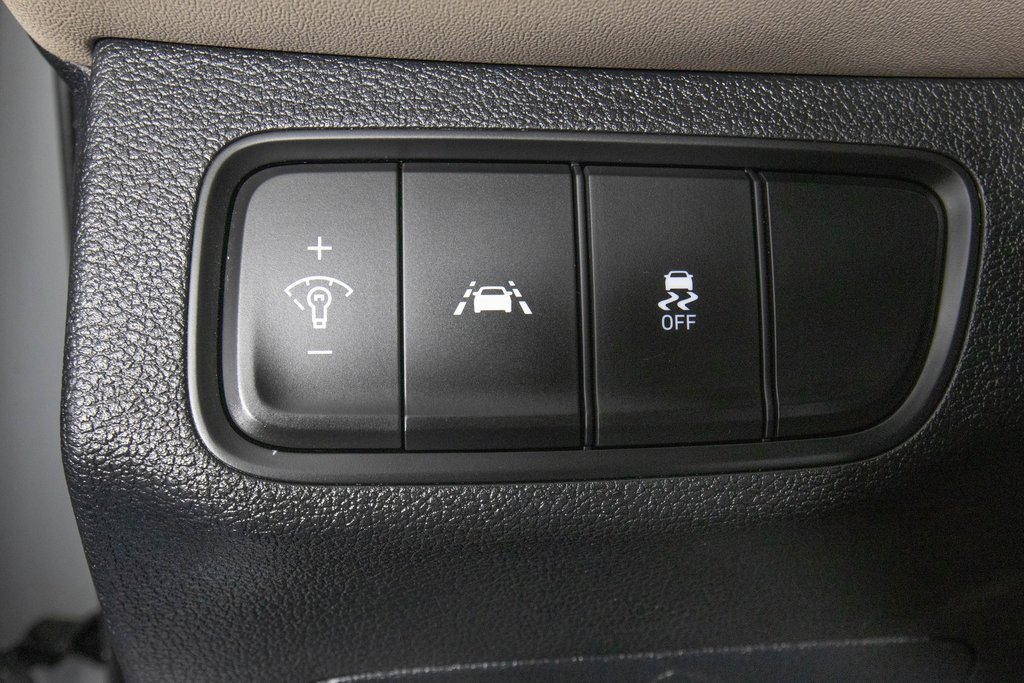 Used 2020 Hyundai Santa Fe SE image 25