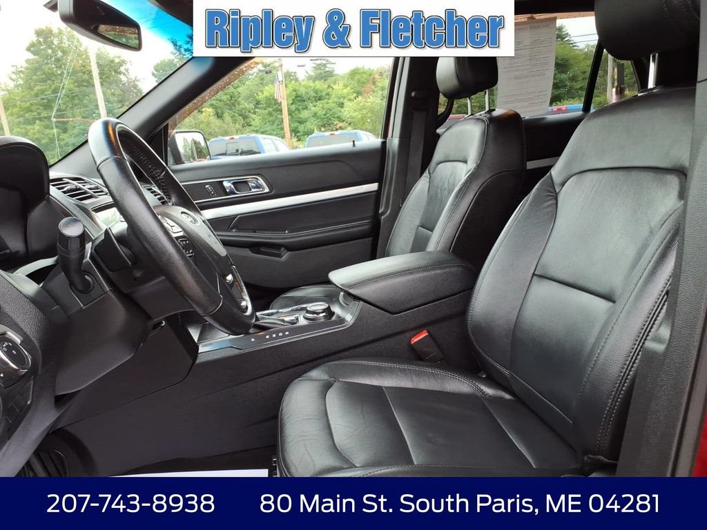 Used 2017 Ford Explorer XLT w/ Equipment Group 202A AWD/4WD image 14