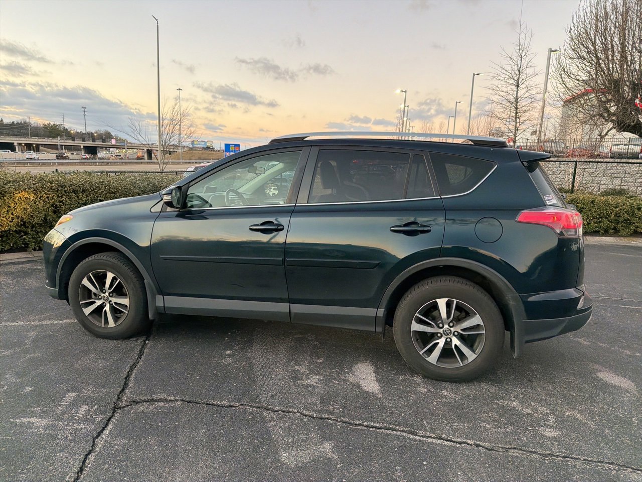 Used 2018 Toyota RAV4 XLE image 8