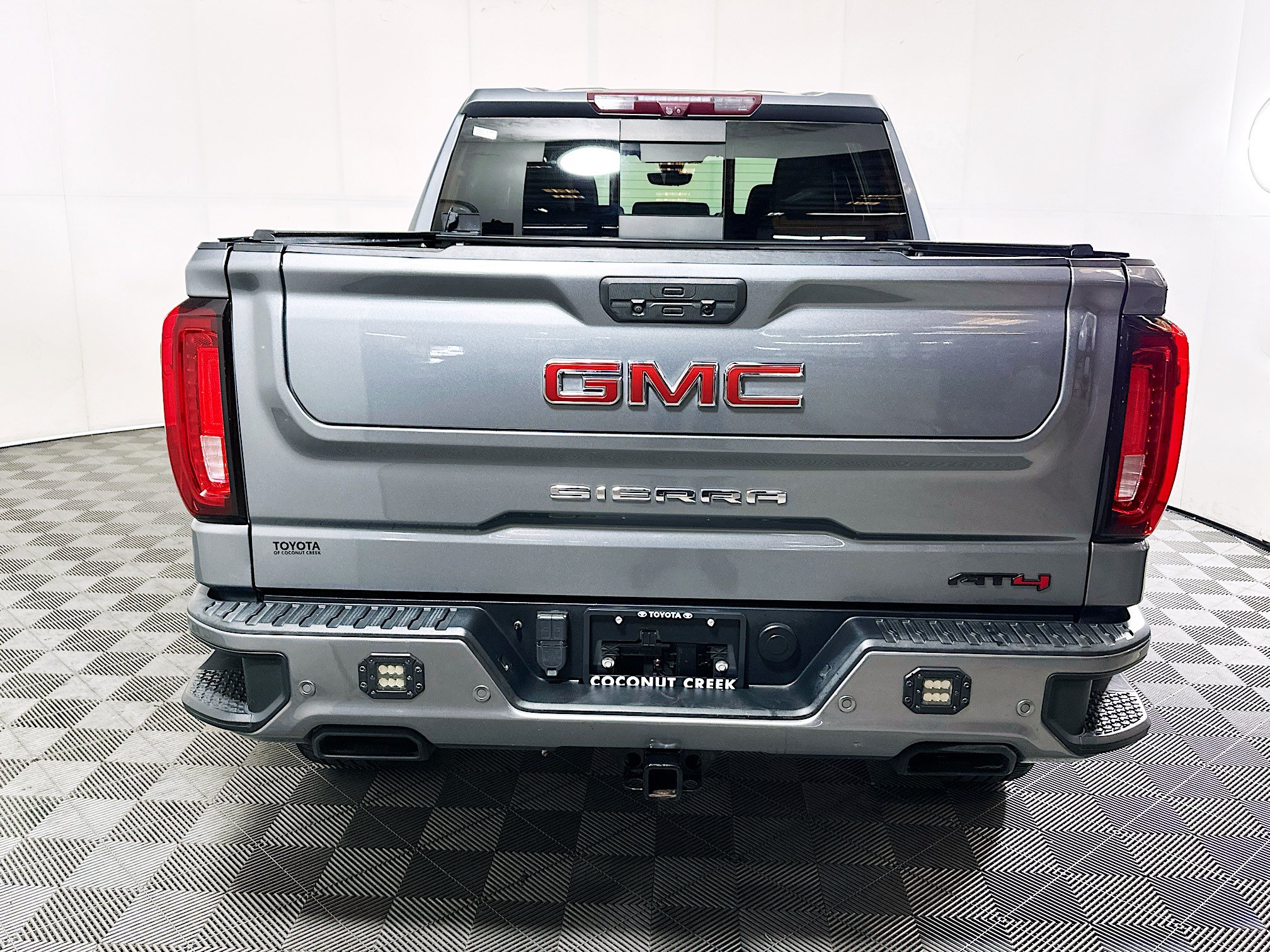 Used 2021 GMC Sierra 1500 AT4 w/ AT4 Premium Package AWD/4WD image 4