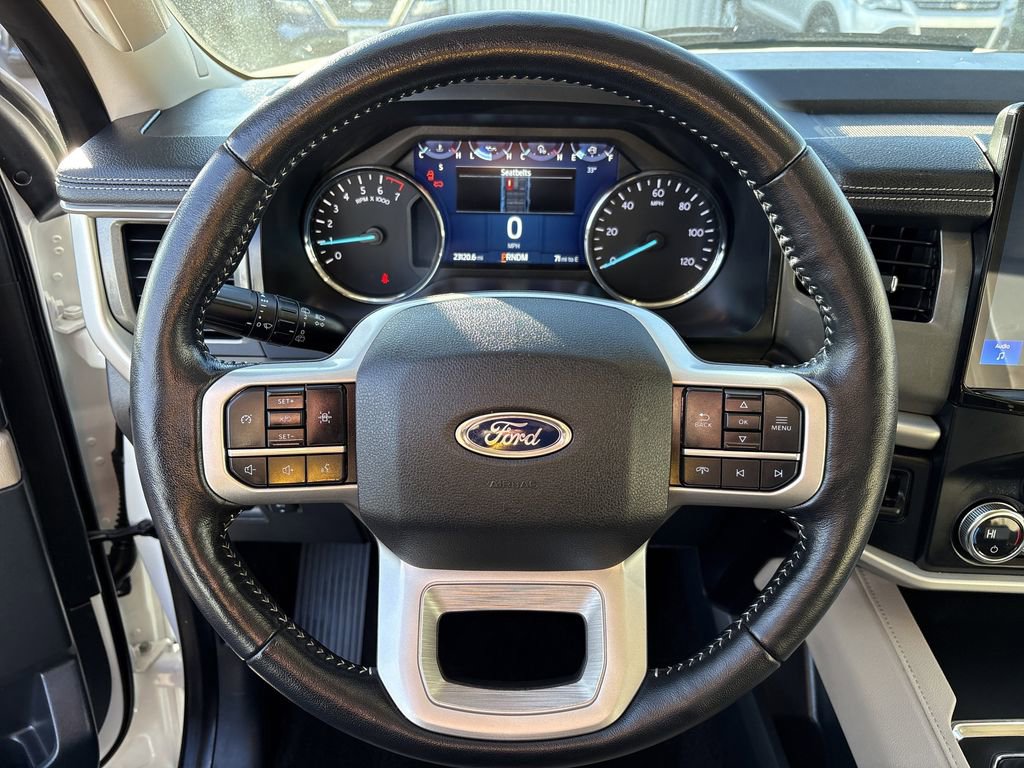 Used 2023 Ford Expedition XLT image 14