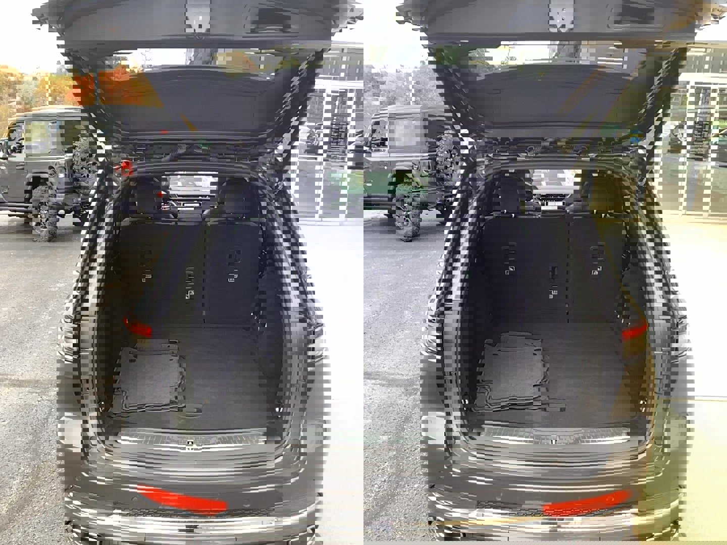 Used 2024 Jeep Grand Cherokee Overland image 6