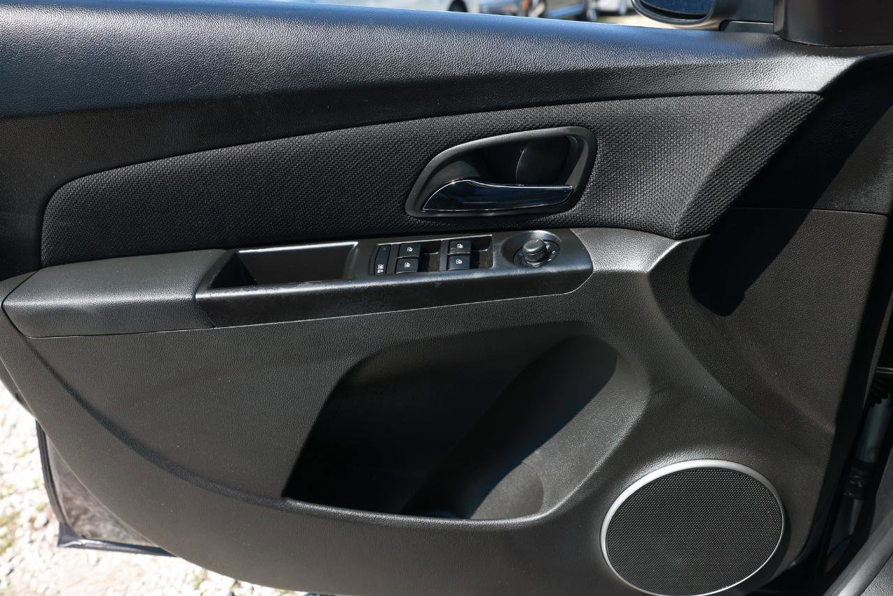 Used 2011 Chevrolet Cruze Eco FWD image 40