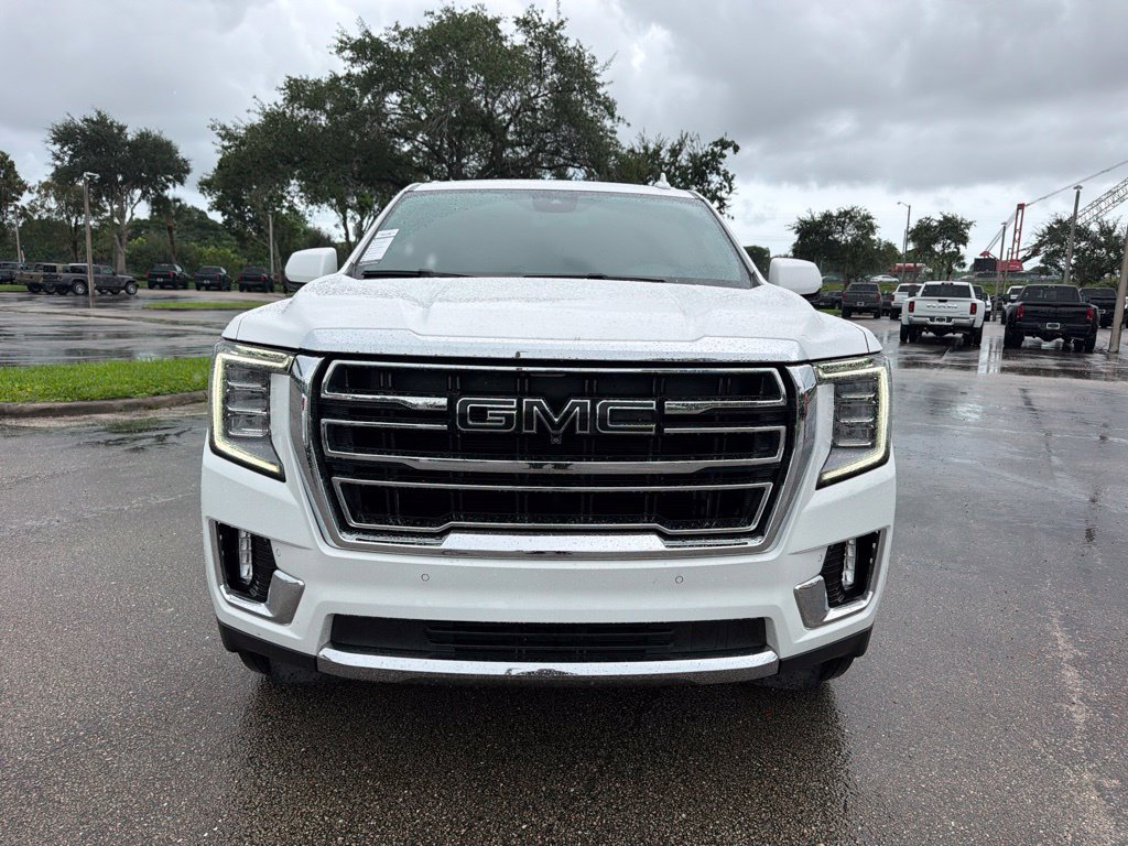 Used 2024 GMC Yukon SLT w/ SLT Luxury Package RWD image 2