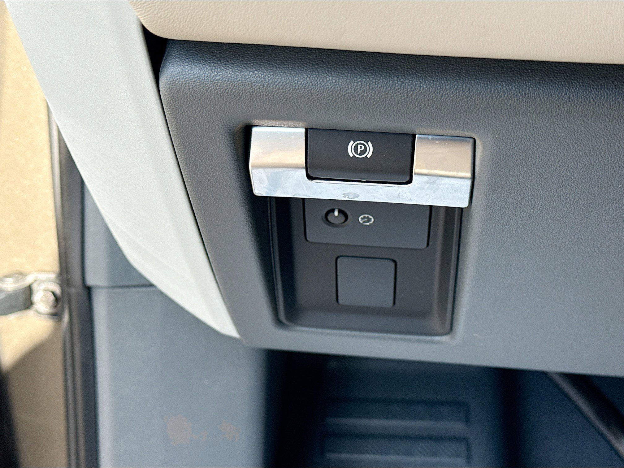 Certified 2022 Land Rover Defender 110 XS Edition image 36