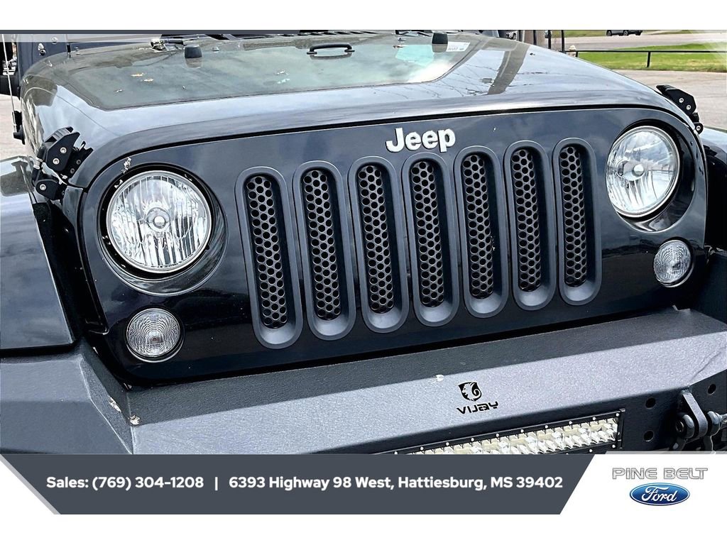 Used 2015 Jeep Wrangler Unlimited Sahara w/ Connectivity Group image 22