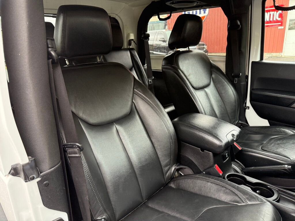 Used 2013 Jeep Wrangler Sahara image 32