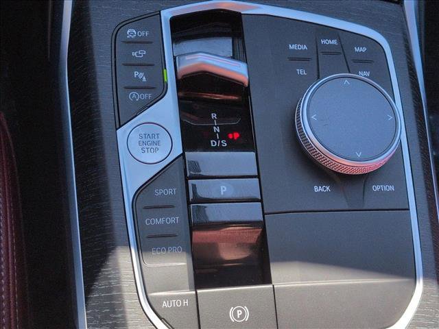 Used 2025 BMW 330i Sedan w/ Premium Package image 12
