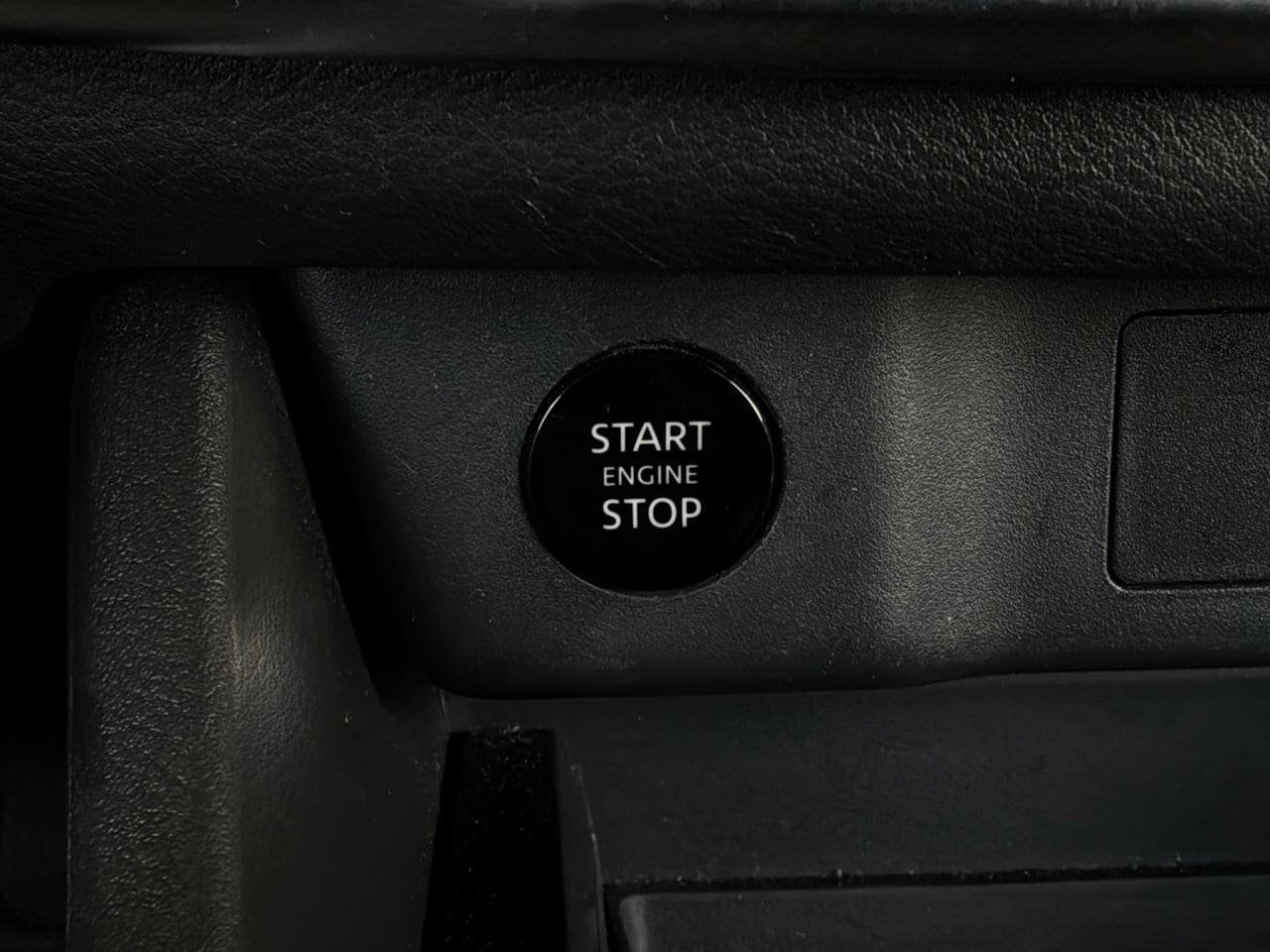 Used 2025 Nissan Rogue SV FWD image 26
