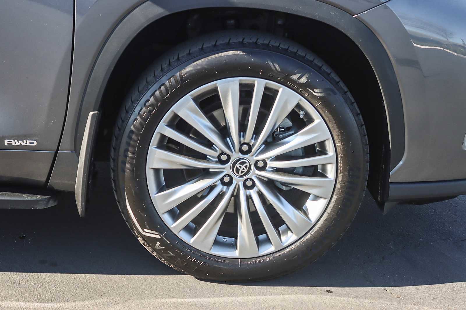Used 2023 Toyota Highlander Platinum image 9