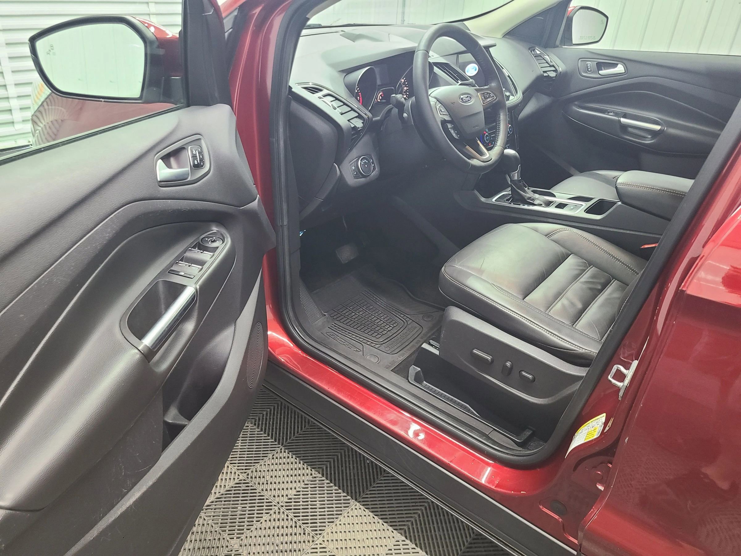 Used 2017 Ford Escape Titanium AWD/4WD image 20