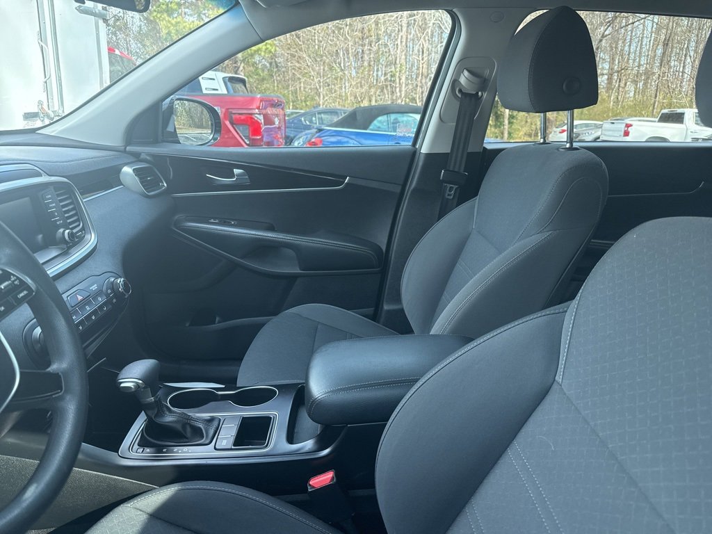 Used 2020 Kia Sorento LX image 9