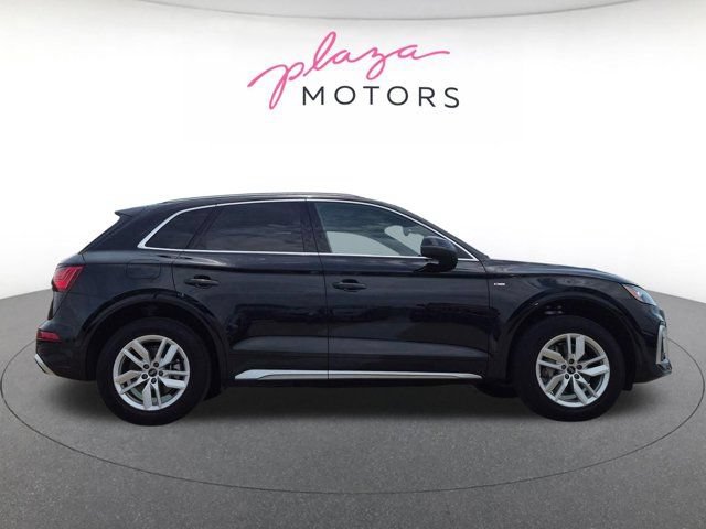 Certified 2023 Audi Q5 2.0T Premium w/ Convenience Package AWD/4WD image 4