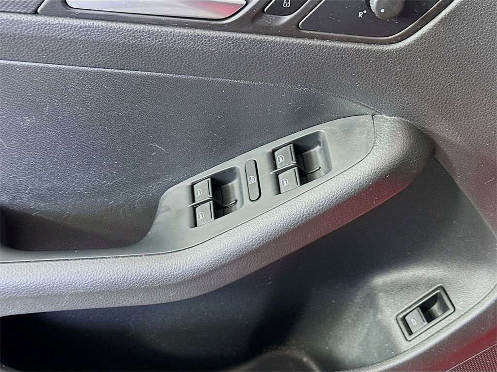 Used 2014 Volkswagen Jetta TDI image 16